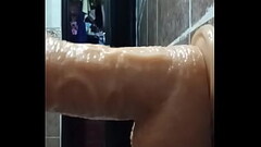 Anal en el ba&ntilde_o con dildo mosnter Thumb