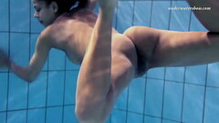 Sexy Zlata babe get horny in the pool Thumb