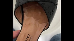Pissing  high heel shoe Thumb